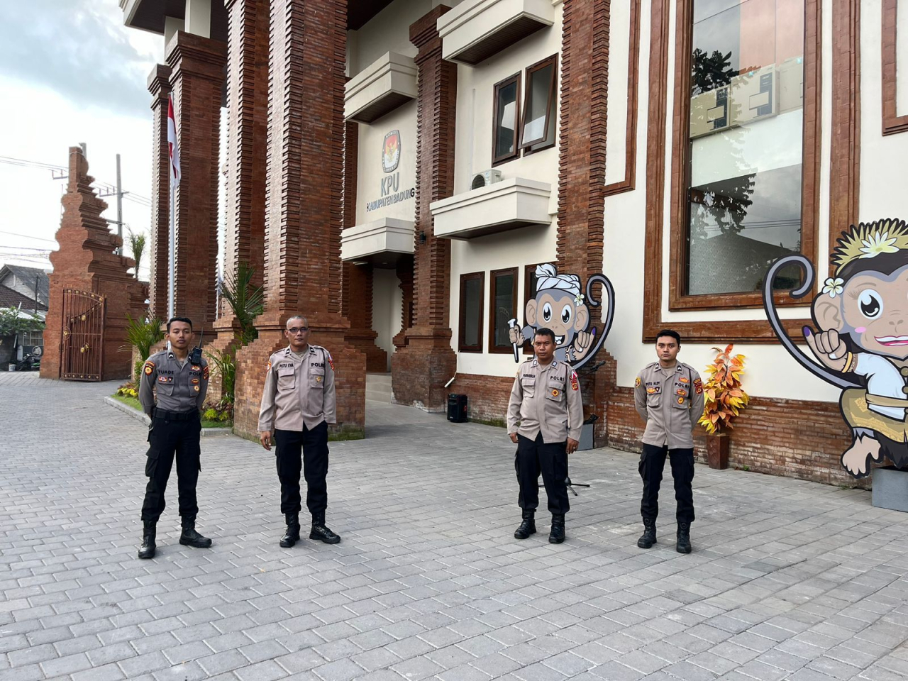 Omp Agung 2024: Pengamanan Kantor Bawaslu Pilkada Kabupaten Badung