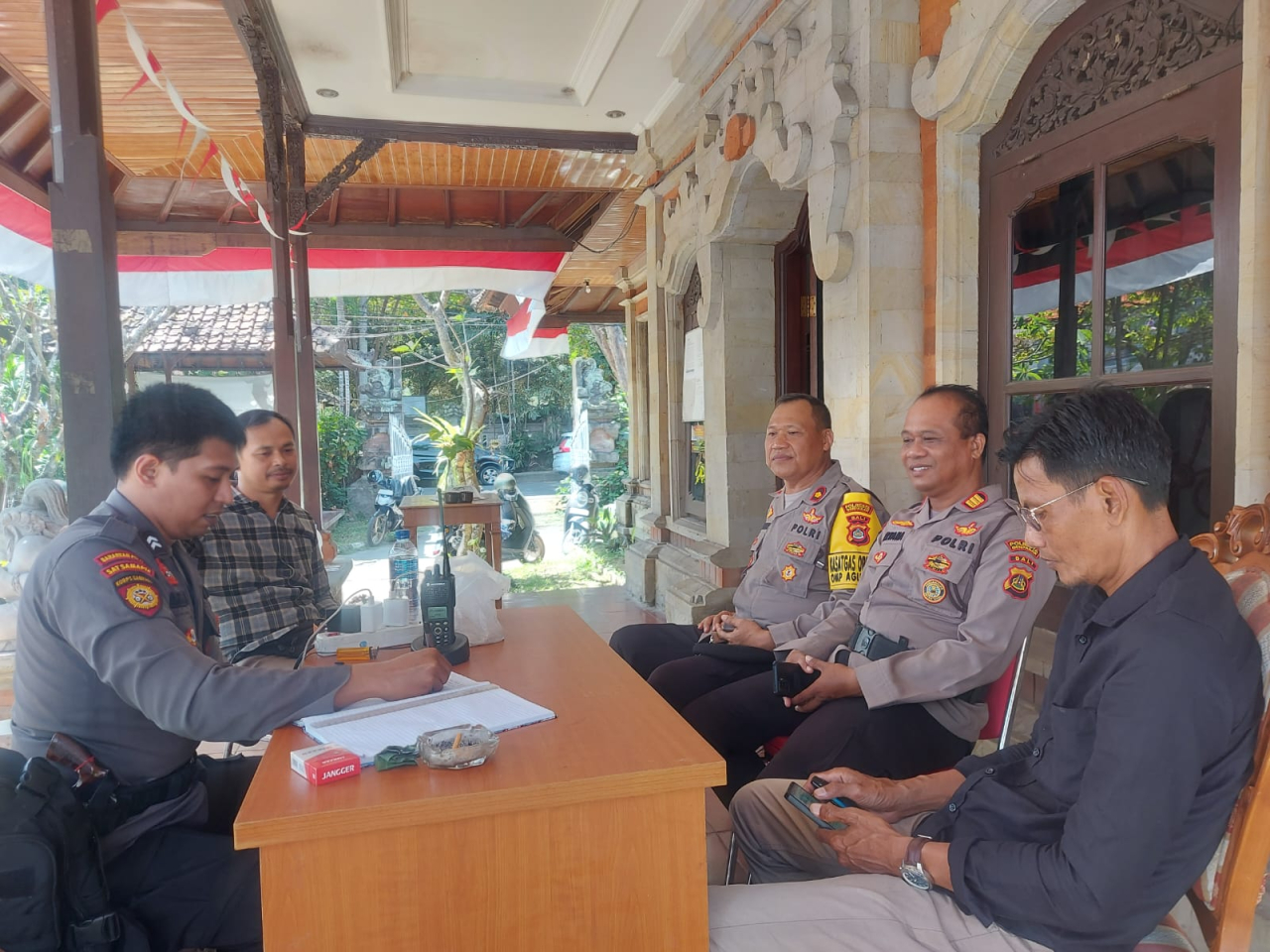 Pengamanan Kantor Bawaslu Kota Denpasar Terkait Penetapan dan Pengundian Nomor Urut Paslon Pilkada 2