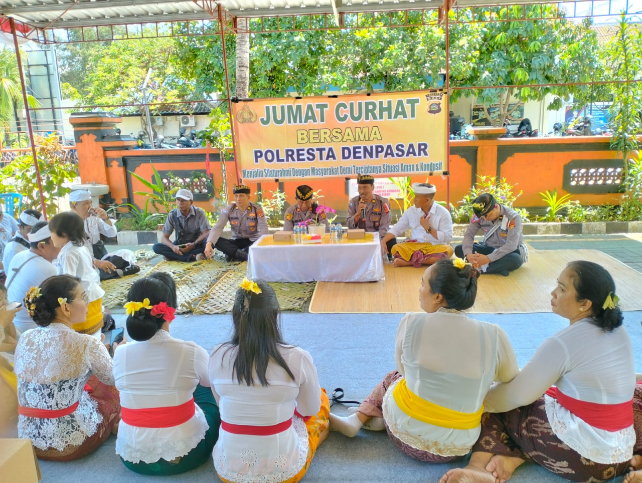 Jumat Curhat Polresta Denpasar di Pura Segara Pelabuhan Benoa: Dialog Terbuka dengan Masyarakat untu