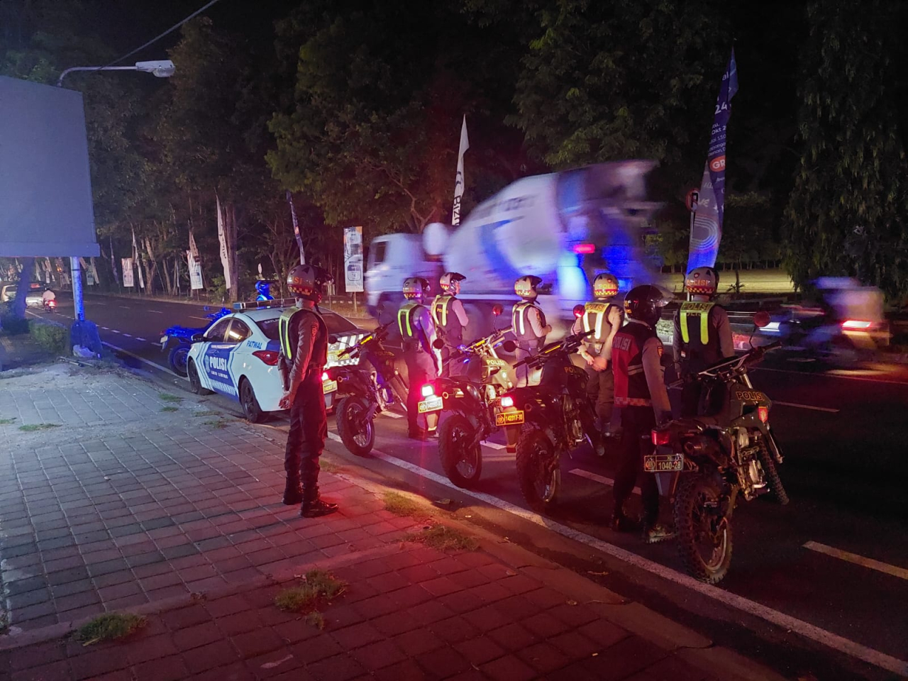 Pengamanan Kantor KPU Kota Denpasar oleh Polresta Denpasar dalam Tahap Kampanye Pilkada 2024