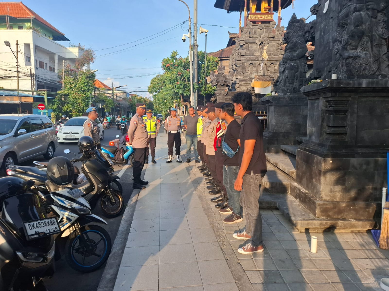 Pengamanan Kampanye Blusukan Paslon ADI-CIPTA di Pasar Tanjung Benoa