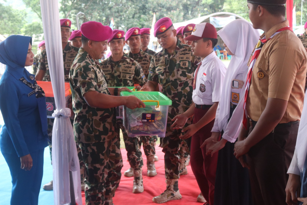 Sambut HUT ke 79 Korps Marinir, Brigif 4 Mar/BS Gelar Baksos dan Bakkes
