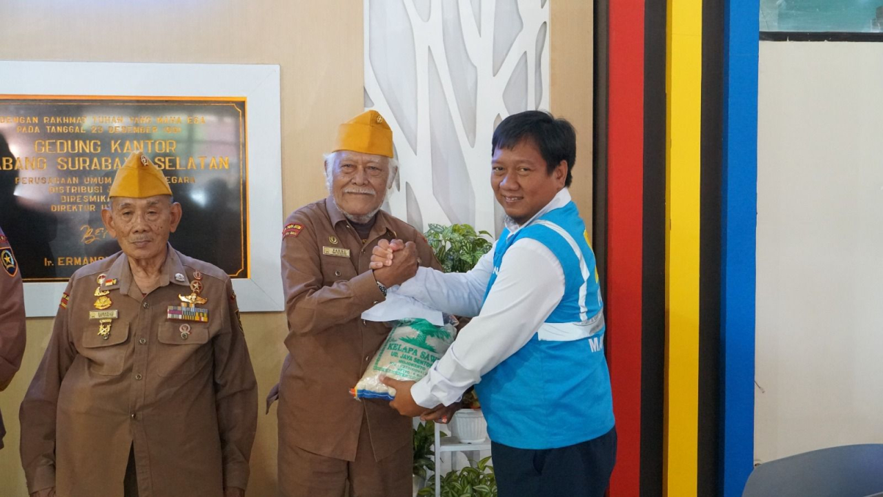 PLN Berikan Bantuan dan Pemerikasaan Kesehatan Gratis kepada Veteran