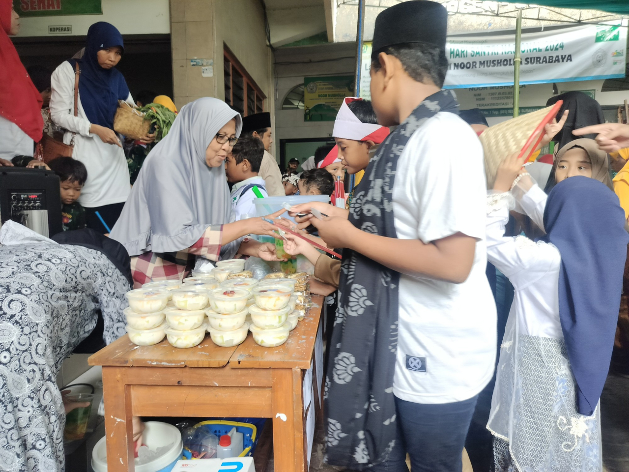 MI Nurul Musholla Gelar Bazar Dan Karnaval Di Hari Pahlawan 2024