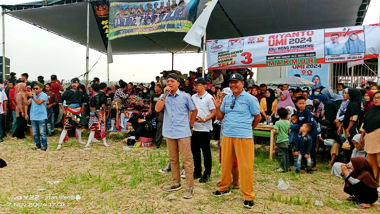 Calon Bupati Kab Pringsewu No Urut 3 Memeriahkan Seni Tari Kudang Kepang Di Area Persawahan Sukoharjo 2 Kec.Sukoharjo