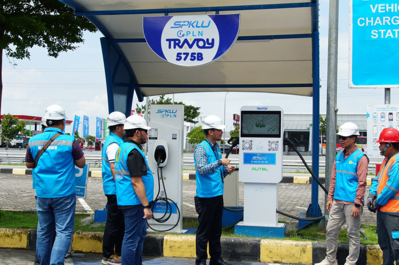Jelang Nataru PLN Pastikan Kesiapan Infrastruktur SPKLU di Rest Area Trans Jawa Timur