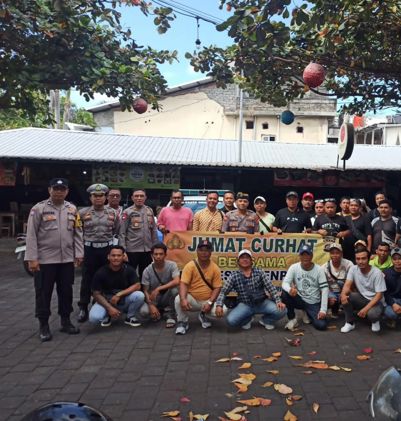 Safari Kamtibmas Bertajuk "Jumat Curhat" di Sentral Parkir Kuta