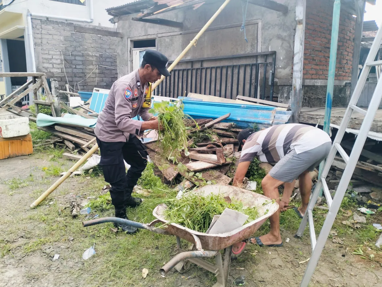 Bhabinkamtibmas Kelurahan Gilimanuk Laksanakan Sambang Warga dalam Program MULIA
