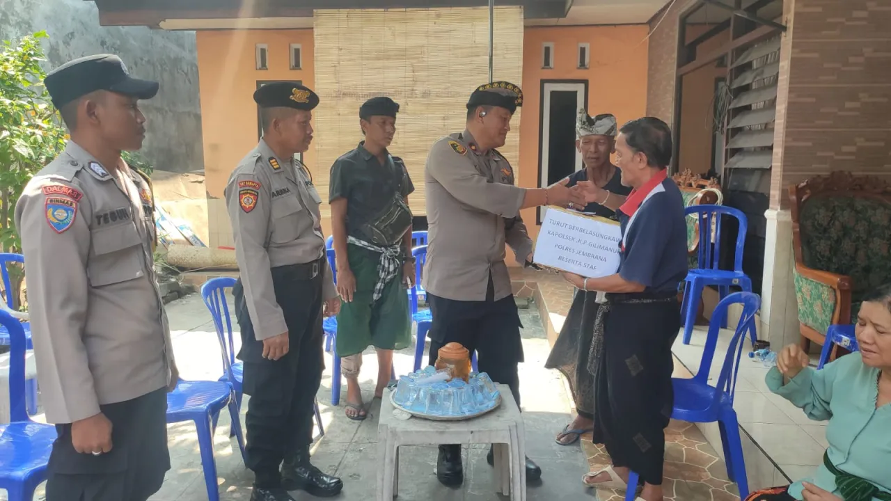 Kapolsek Gilimanuk Sampaikan Belasungkawa kepada Keluarga Korban Pohon Tumbang