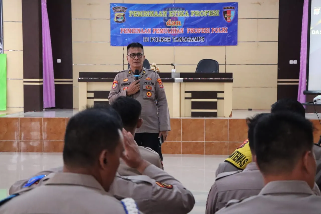 Bidpropam Polda Lampung Berikan Pembinaan Etika Polri di Polres Tanggamus