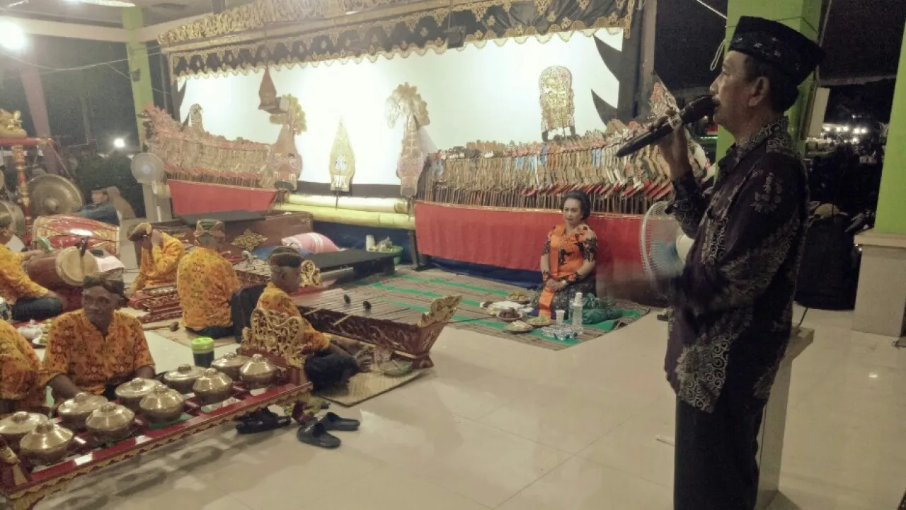 Lestarikan Nilai Nilai Kearifan Lokal Pemdes Kedungwonokerto Gelar Wayang Kulit