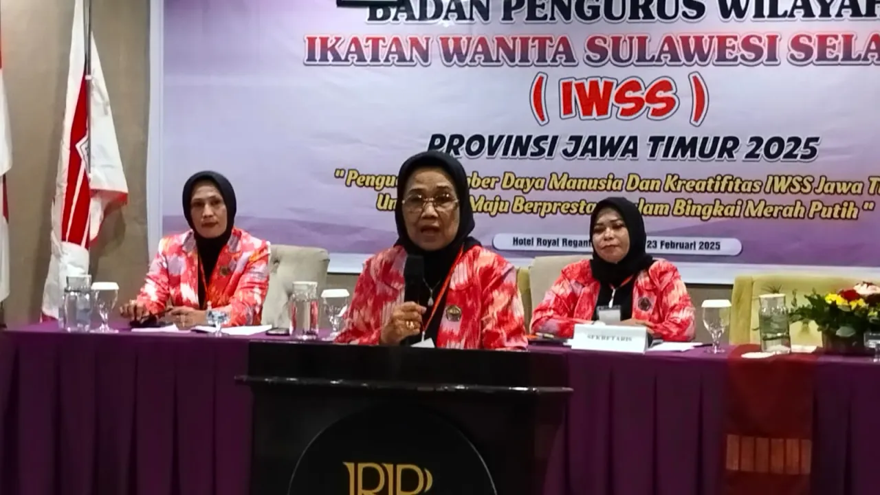 Ratna Syam Yahya Pegang Tongkat Kepemimpinan Ikatan Wanita Sulawesi Selatan Jawa Timur 2025-2030