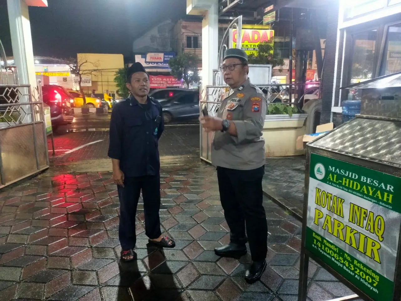 Polsek Gedangan Amankan Pelaksanaan Tarawih Pertama di Masjid Al Hidayah