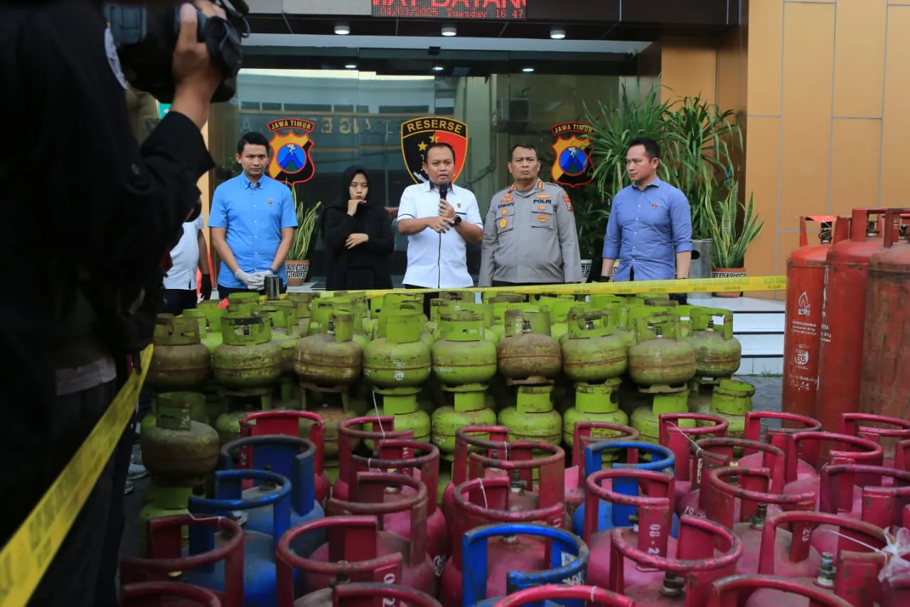 Polda Jatim Berhasil Ungkap Kasus Oplos LPG di Jombang Empat Tersangka Diamankan