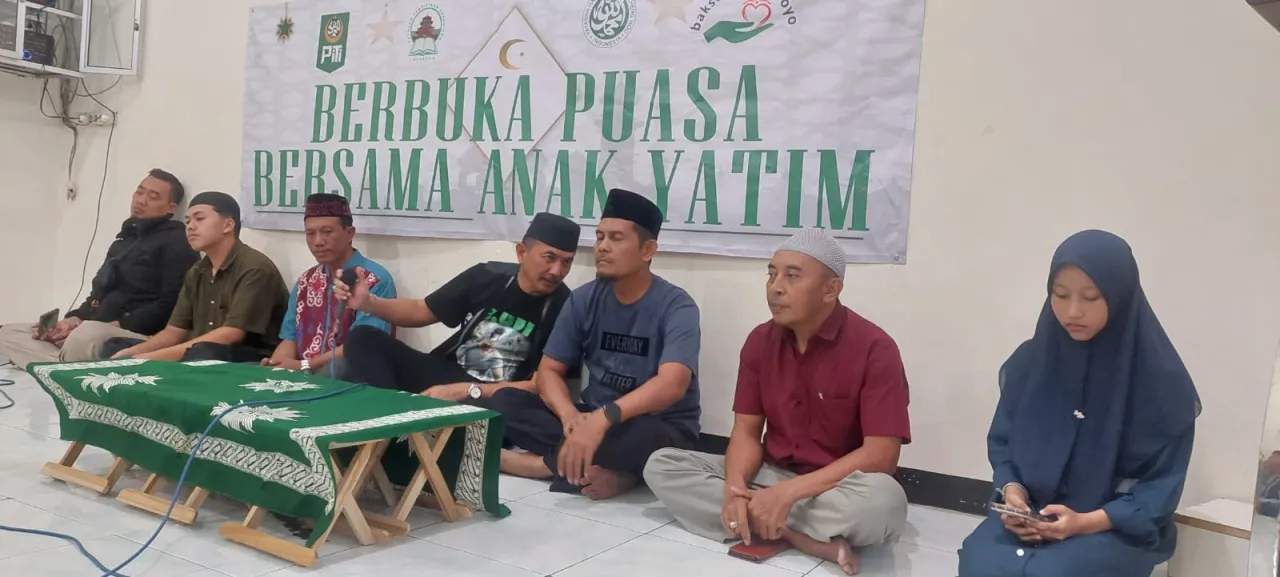 Baksos’e Suroboyo dan YHMCHI Berbuka Puasa Bersama Anak Yatim