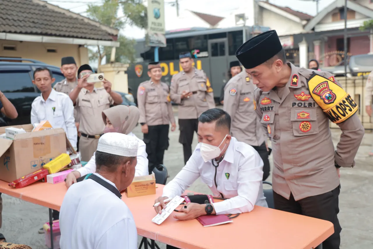 Safari Ramadan Kapolres Jember: Gelar Pemeriksaan Kesehatan Gratis untuk Masyarakat