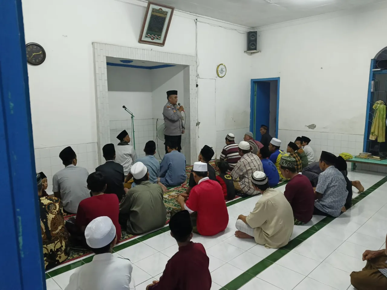 Safari Ramadan: Polsek Kenjeran Gelar Sholat Tarawih Berjamaah dan Himbauan Kamtibmas di Bulan Ramadhan