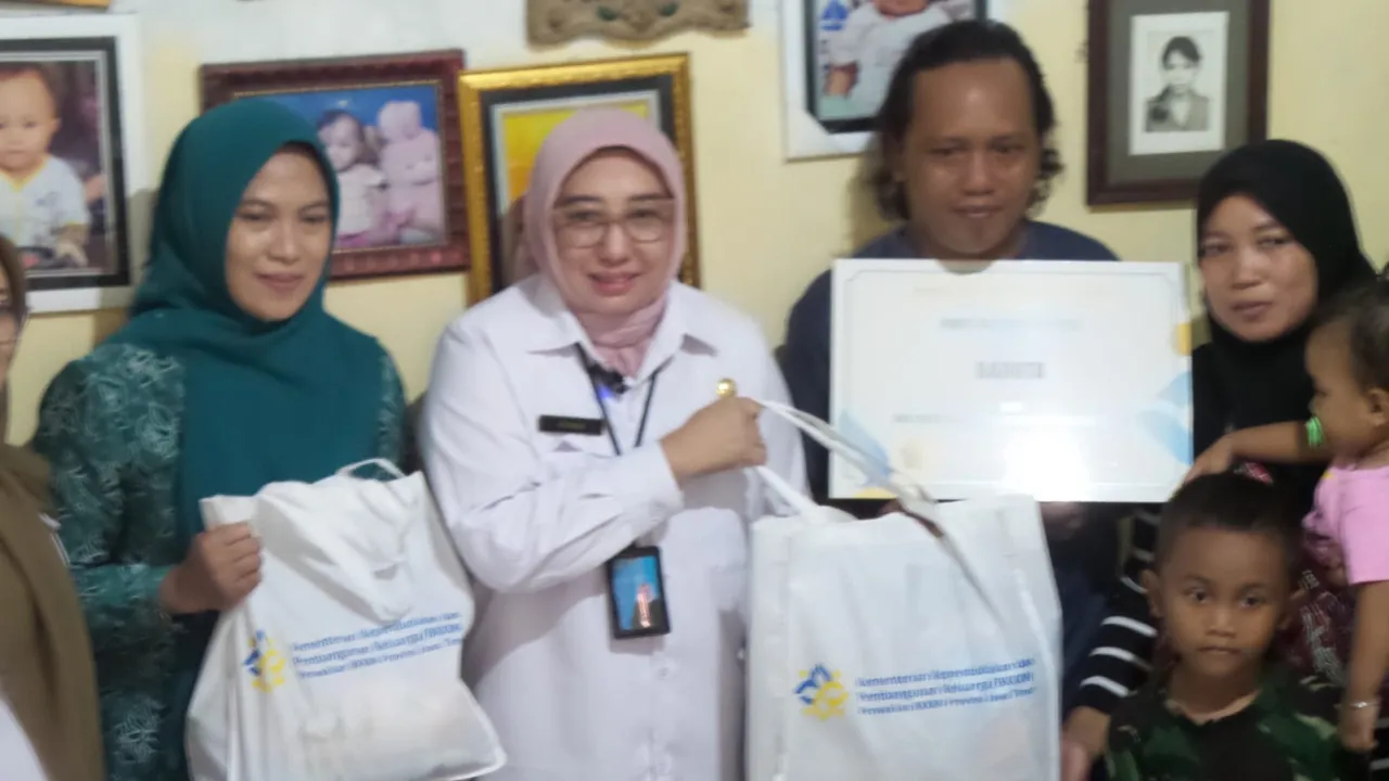 BKKBN JATIM BERKUNJUNG KELUARGA Saiful Anwar UNTUK CEGAH STUNTING DI SURABAYA