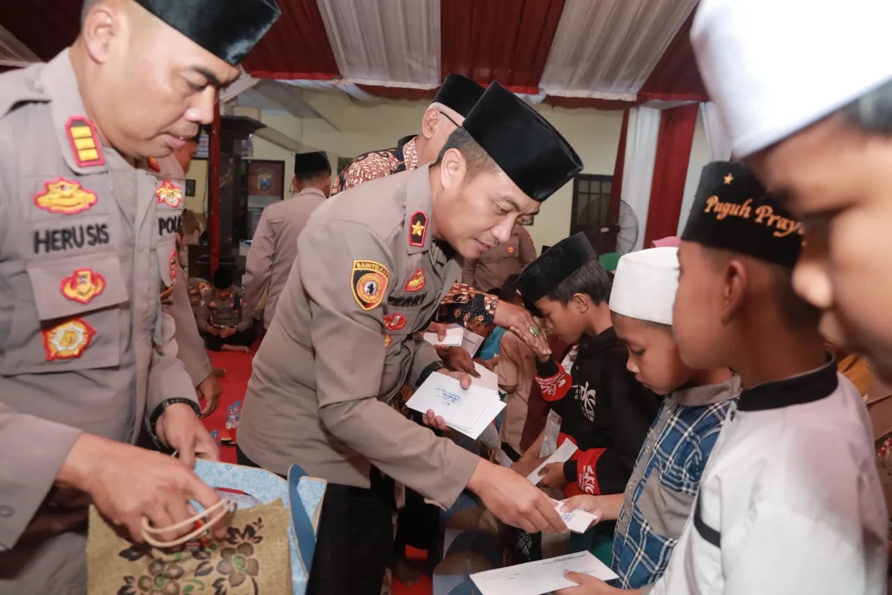 Polres Jember Salurkan Santunan kepada 100 Anak Yatim, Wujud Kepedulian Sosial
