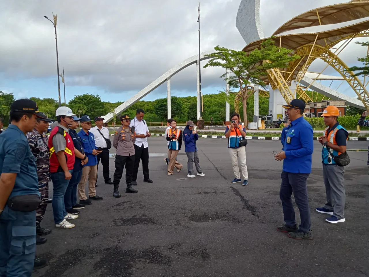 Kapolsek Benoa Bersama Stake Holder Pelabuhan Benoa Lakukan Susur Jalur Evakuasi.
