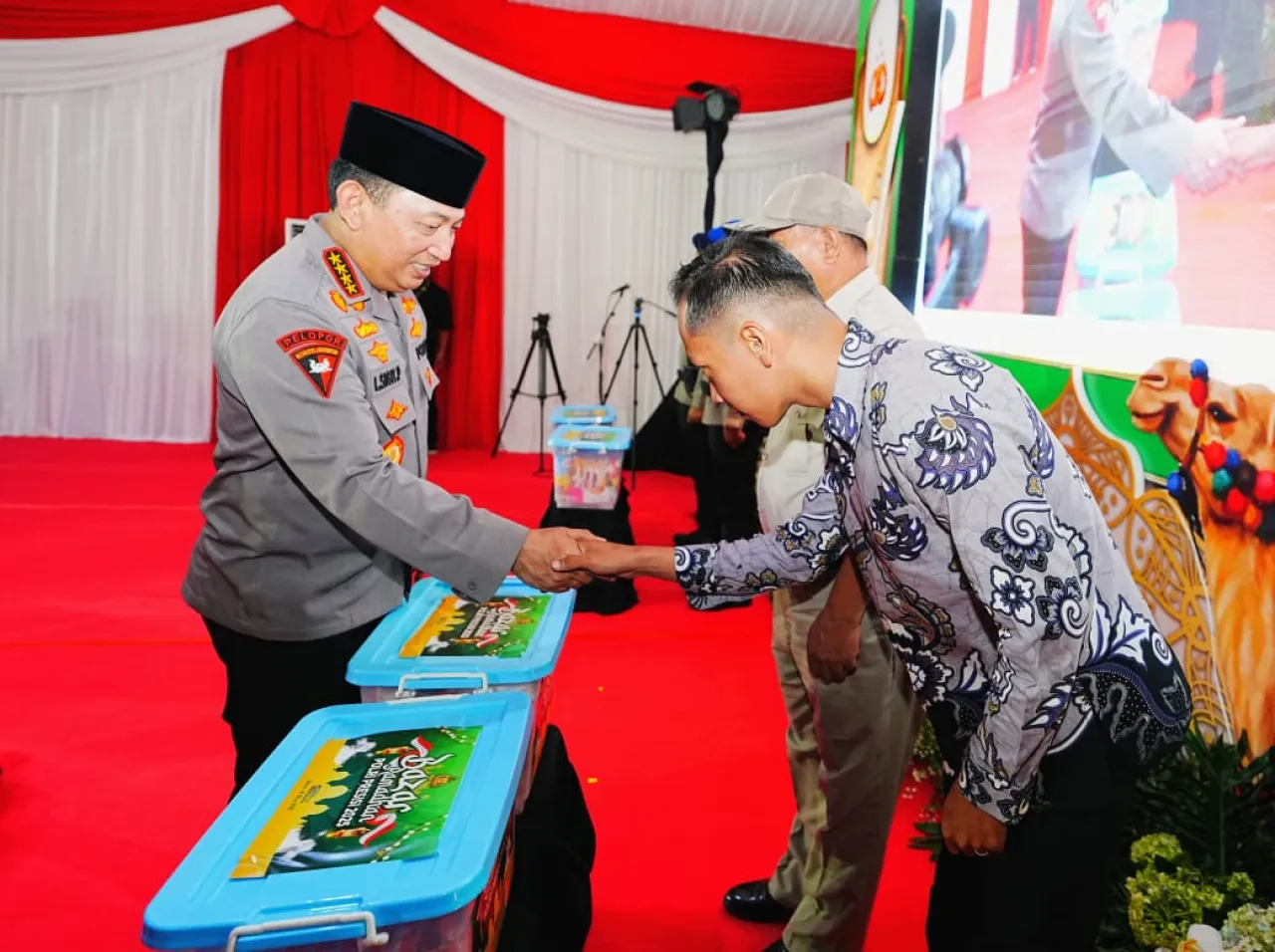Kapolri Hadiri Bazar Ramadan Polri Presisi dan Baksos di Surabaya