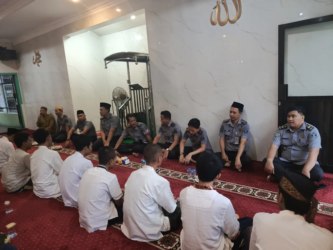 Kalapas Sidoarjo dan Pejabat Struktural Gelar Buka Bersama dengan WBP