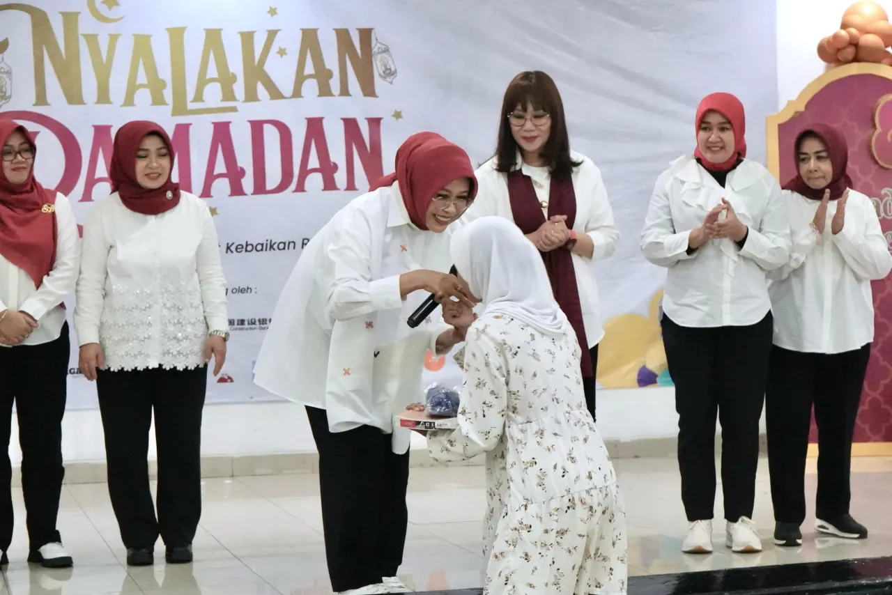 Fatma Gus Ipul Hibur Ratusan Anak Yatim dan Disabilitas di Peksos Goes to Community