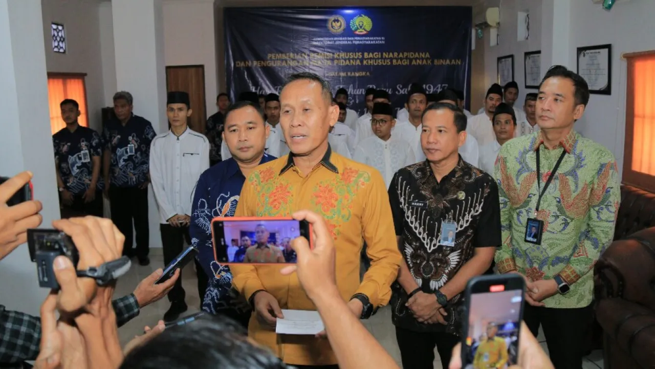 Kalapas Sidoarjo Berikan Remisi 300 Narapidana