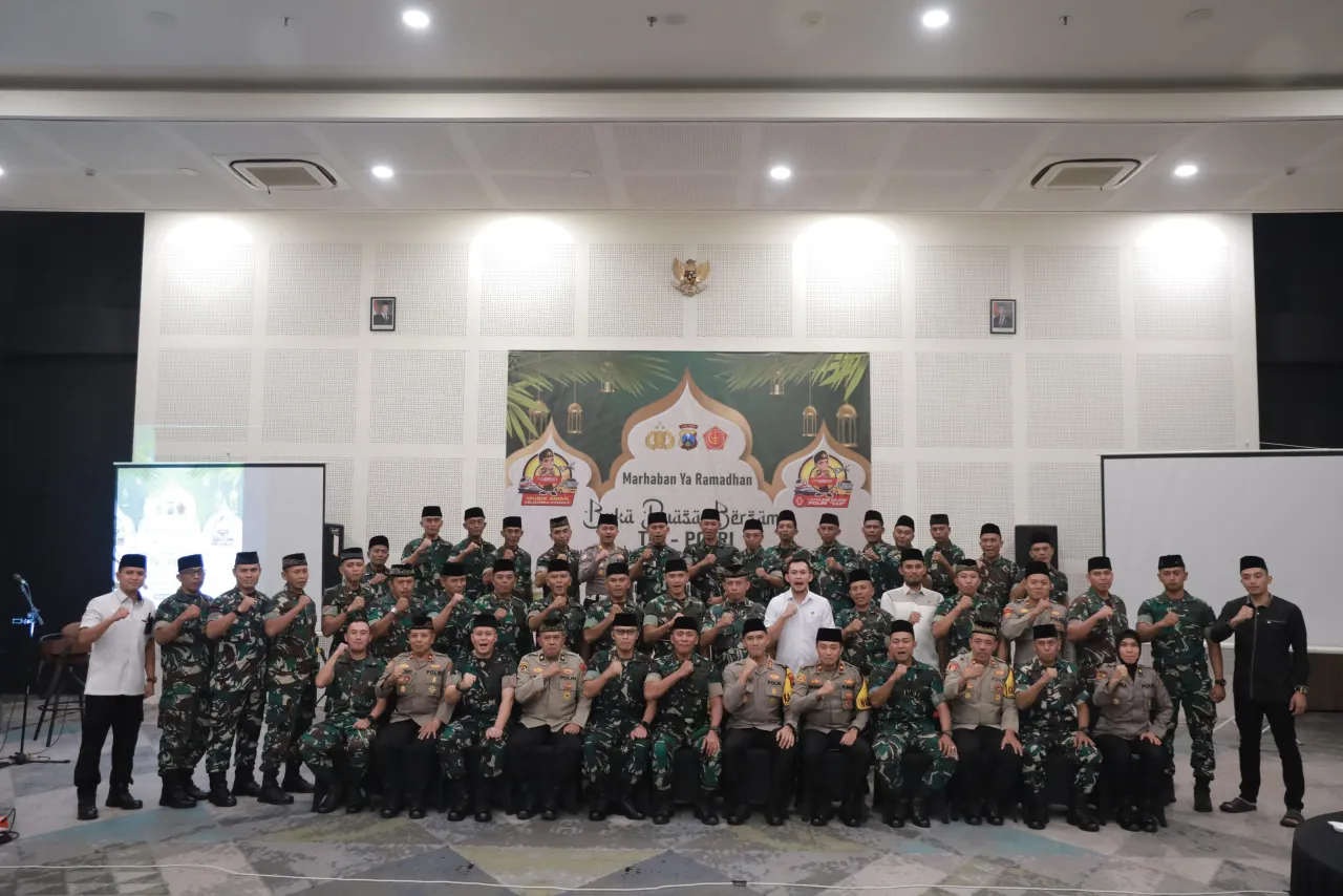 Semakin Kuat Sinergi TNI-Polri, Polres Jember Gelar Buka Puasa Bersama Prajurit