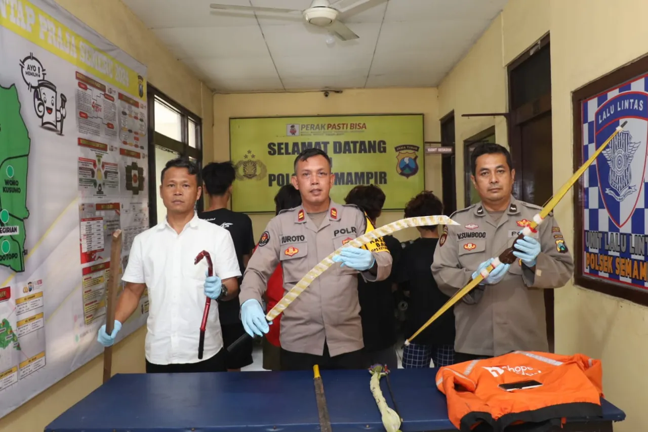 Empat Remaja Diamankan Polres Pelabuhan Tanjung Perak Usai Tawuran, Temukan Sajam hingga Busur Panah.