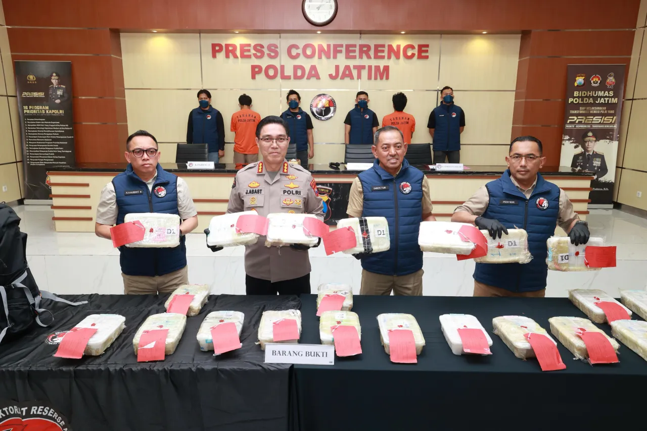 Polda Jatim Berhasil Ungkap Jaringan Narkoba Internasional 21 Kg Sabu Senilai 22 Milyar Disita