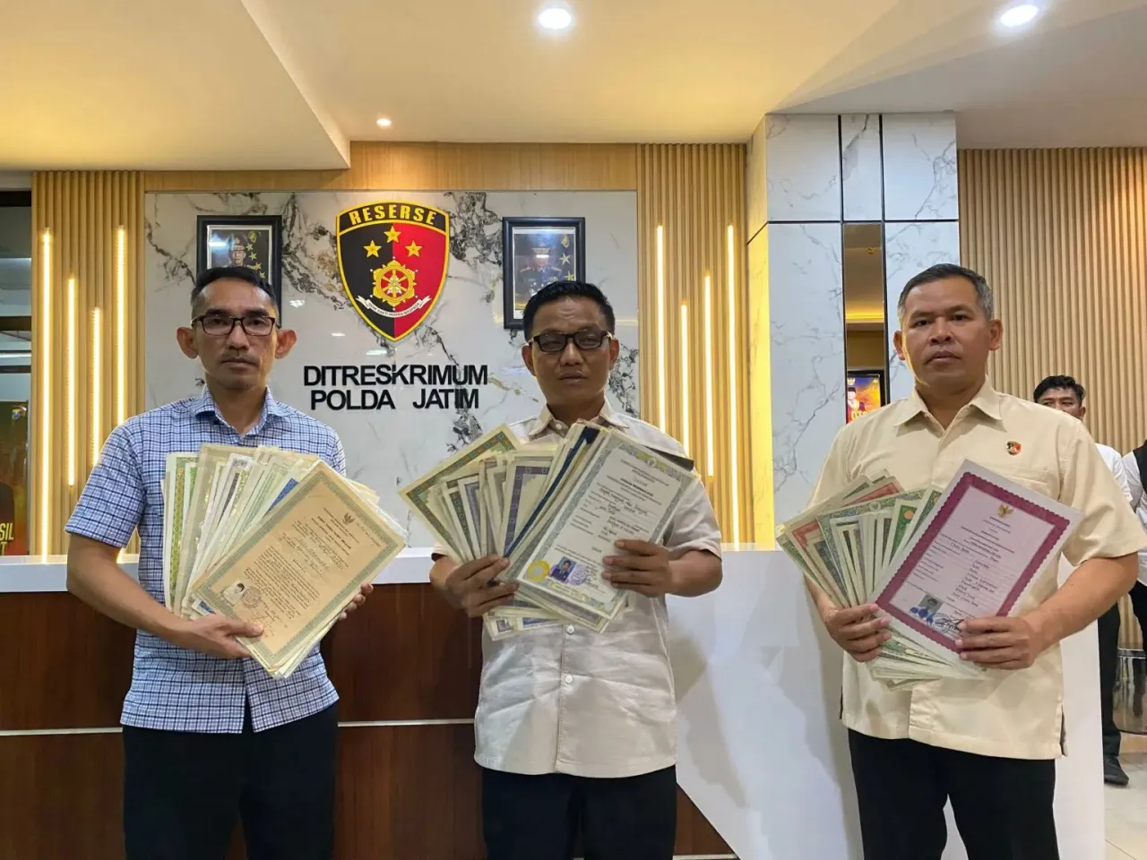 108 Ijazah Disita, Skandal Bos CV Sentoso Seal Terungkap di Tangan Polisi