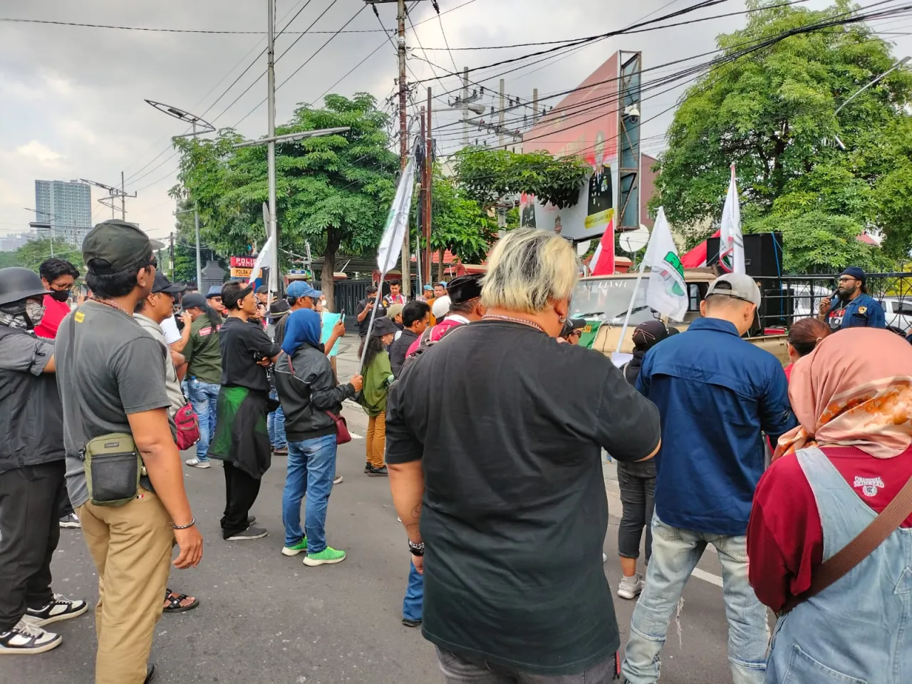 ASB Geruduk Polda Jatim Terkait Penahanan Ijazah Oleh Perusahaan