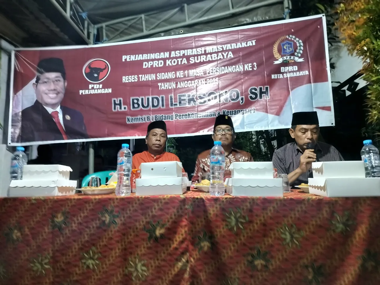 Warga RW 4 Gedung Rukem Wadul Ke DPRD Surabaya Keluhkan Minimnya PJU Di Wilayahnya
