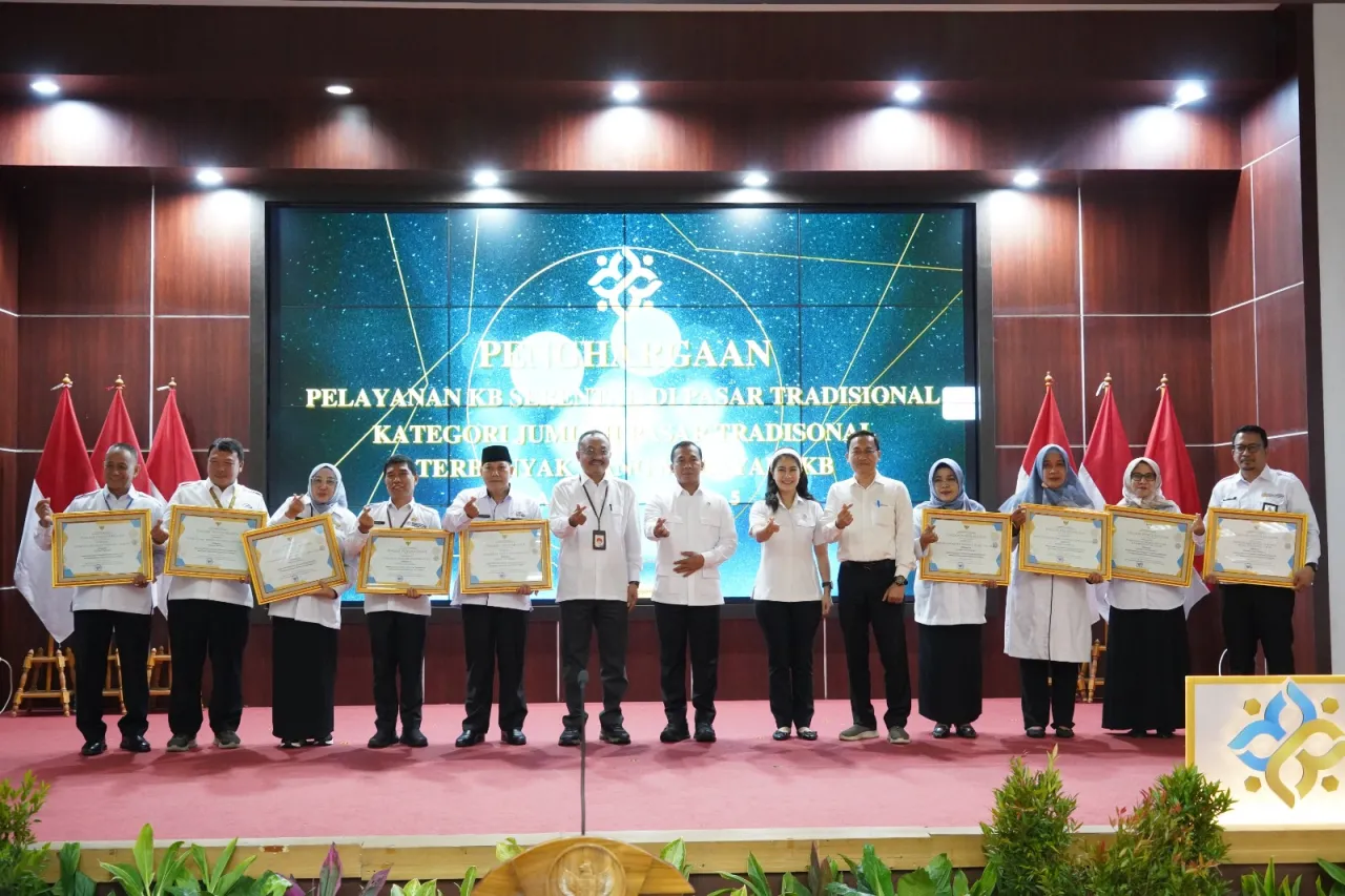 Jawa Timur Raih Tiga Penghargaan dalam Rakornas Kemendukbangga/BKKBN 2025
