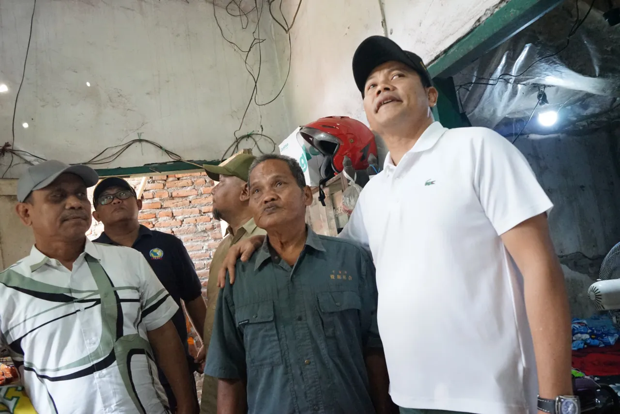 Sidak RTLH di Krian, Bupati Subandi Bantu Perbaikan Rumah hingga Layak Huni