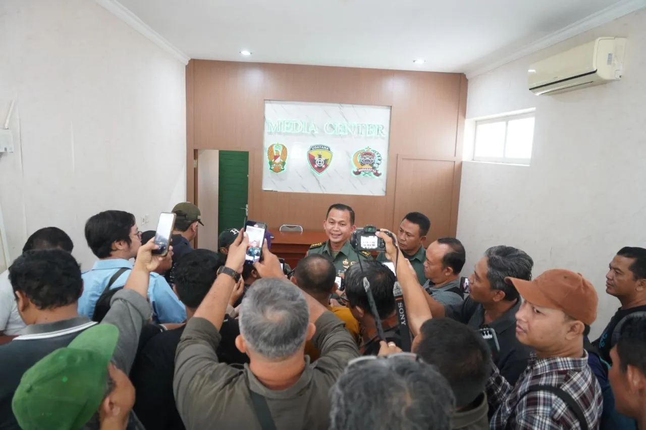 Perkuat Sinergi, Kapendam IX/Udayana Temui Awak Media di Media Center Korem 163/WSA