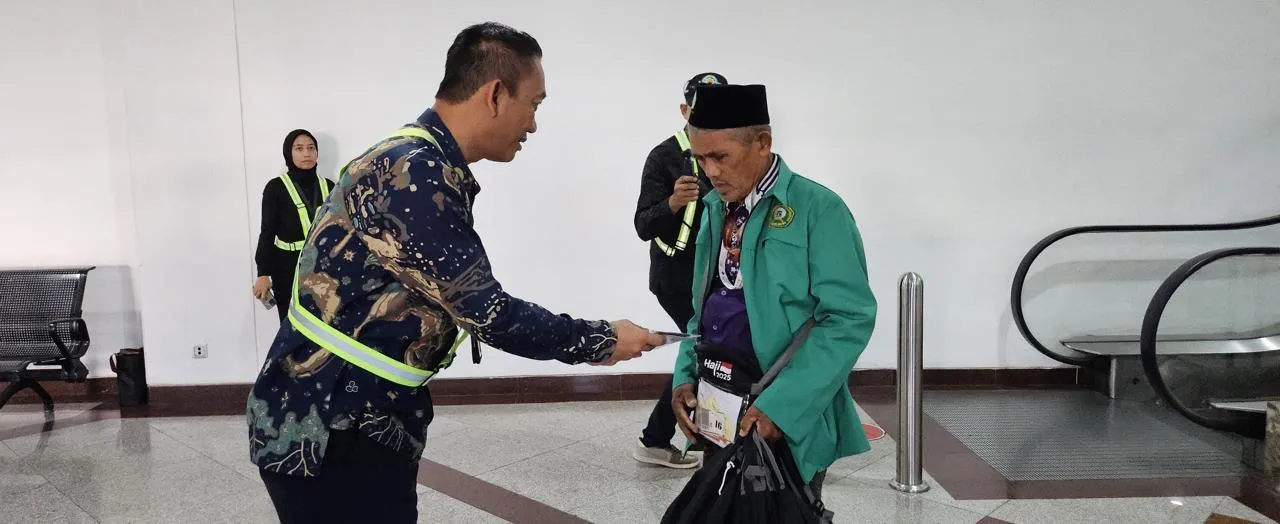 3 DEBARKASI HAJI SURABAYA TIBA DENGAN SELAMAT DI BANDARA JUANDA