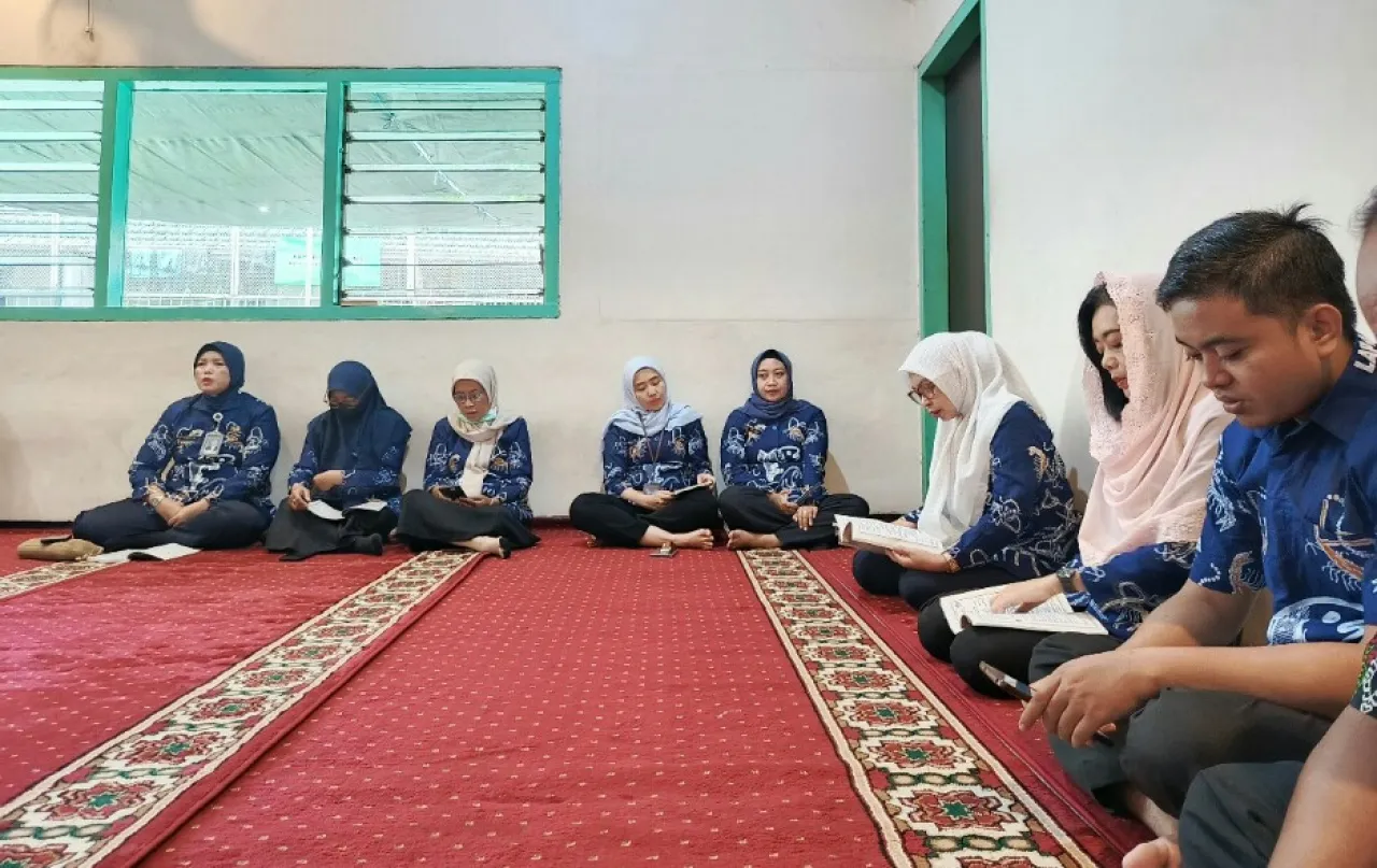 Tingkatkan Kualitas Spiritual Petugas dan Warga Binaan, Lapas Kelas IIA Sidoarjo Gelar Pengajian Rutin