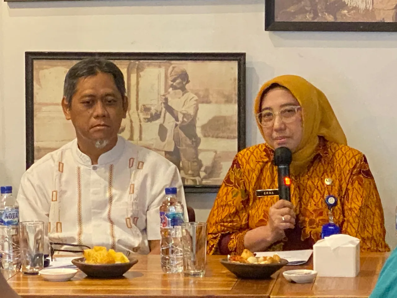 DISKUSI SANTAI BKKBN JATIM dan MEDIA BAHAS BONUS DEMOGRAFI: DUA ANAK CUKUP, SAATNYA FOKUS KUALITAS