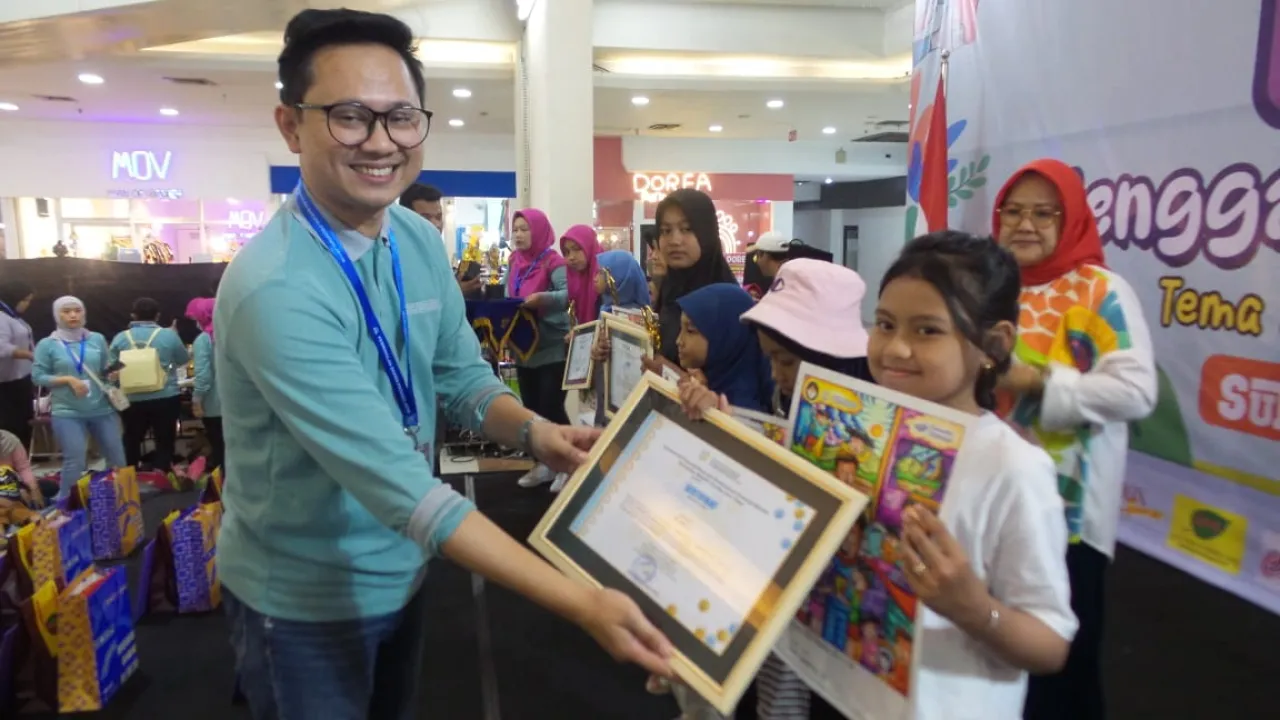 AYAH ADALAH PAHLAWANKU RATUSAN ANAK dan AYAH ANTUSIAS IKUTI LOMBA MEWARNAI dan MENGGAMBAR di SURABAYA