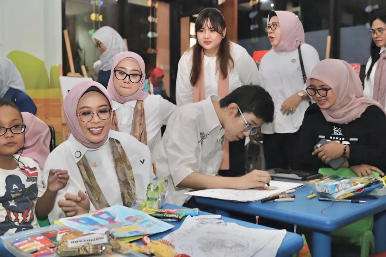 Tingkatkan Kemandirian Penyandang Disabilitas, DWP Kemensos Salurkan ATENSI di RAP Surabaya