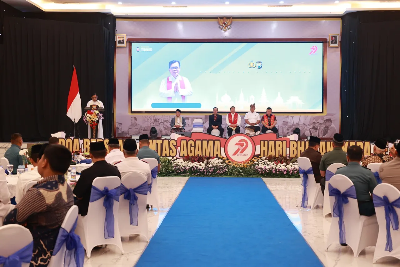 Polda Jatim Gelar Doa Bersama Lintas Agama Sambut Hari Bhayangkara ke - 79