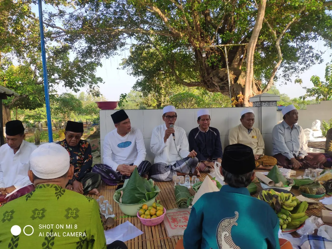 Ribuan Jamaah Menghadiri Pembacaan Tahlil Kubro Dalam Rangka Haul Bujuk Panah Jukde Di Desa Tapel Rabesen