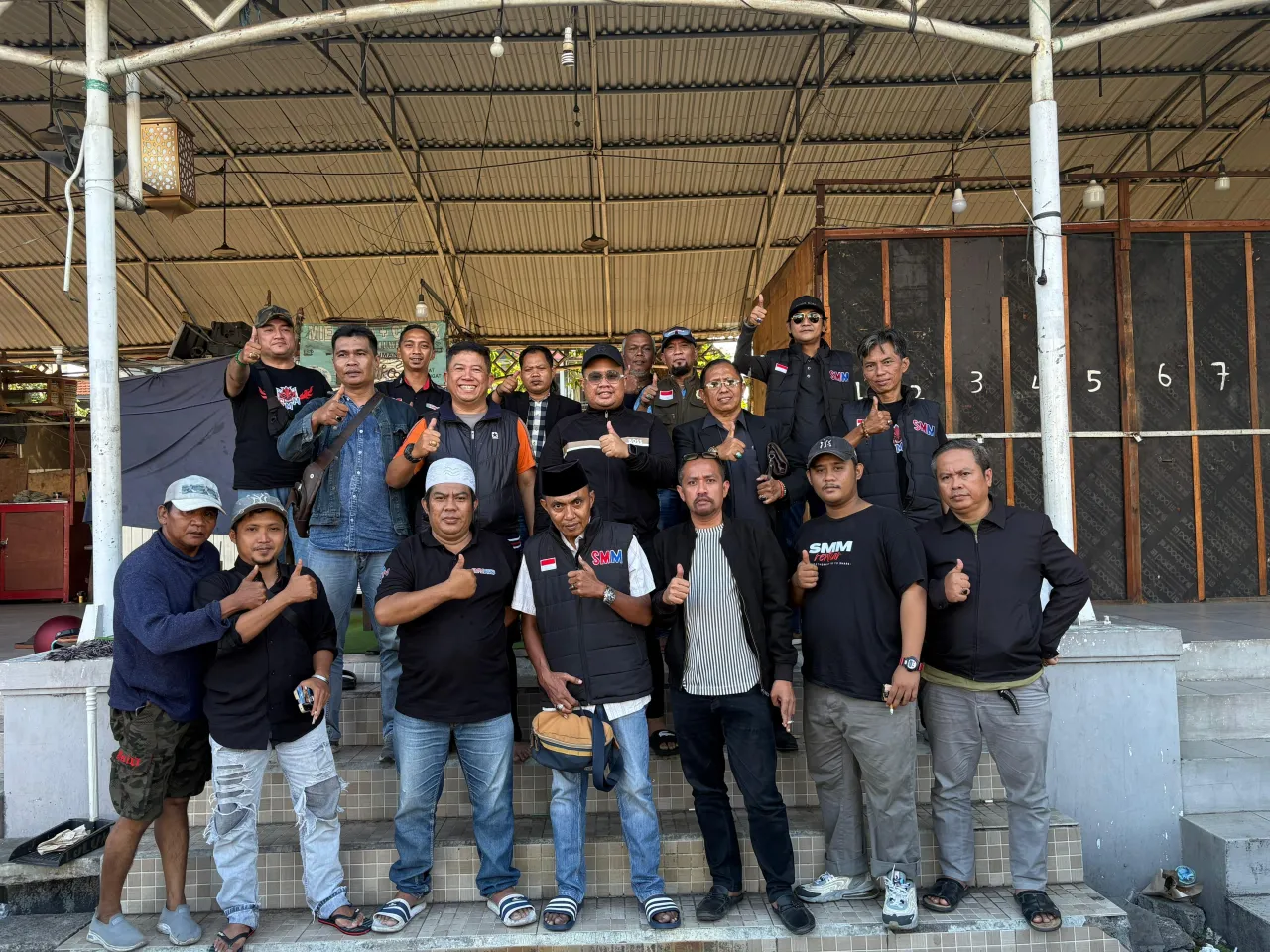 SMM Swadaya Masyarakat Madura Gelar Makan Siang Gratis Di Jalan Pengirian Depan Serambi Ampel Surabaya