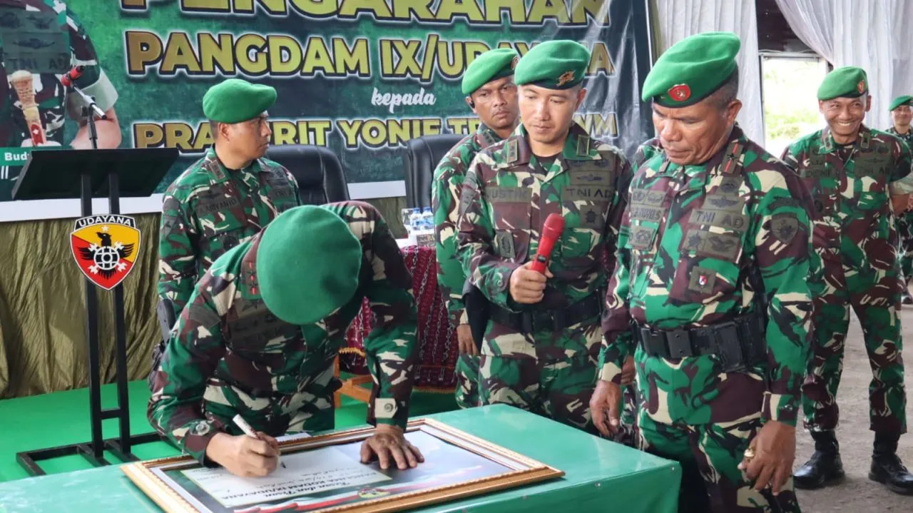 Pangdam IX/Udayana, Didampingi Danrem 161/WS; Gelar Upacara Penyerahan Jabatan Komandan Batalyon TP 834/WM