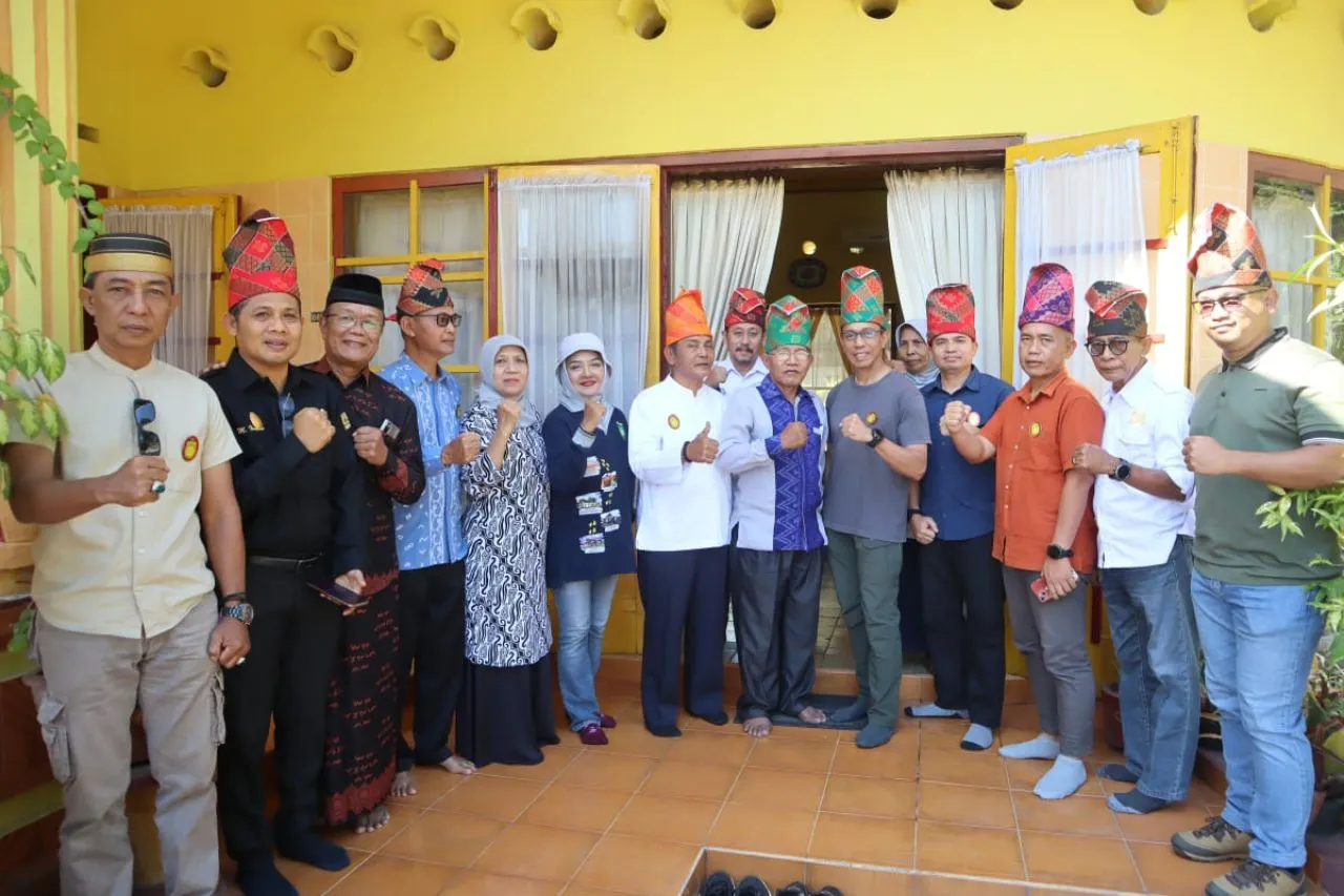 Asops Kasad Tinjau TMMD ke-125 di Sumbawa: Apresiasi Sinergi Pembangunan dan Budaya Lokal