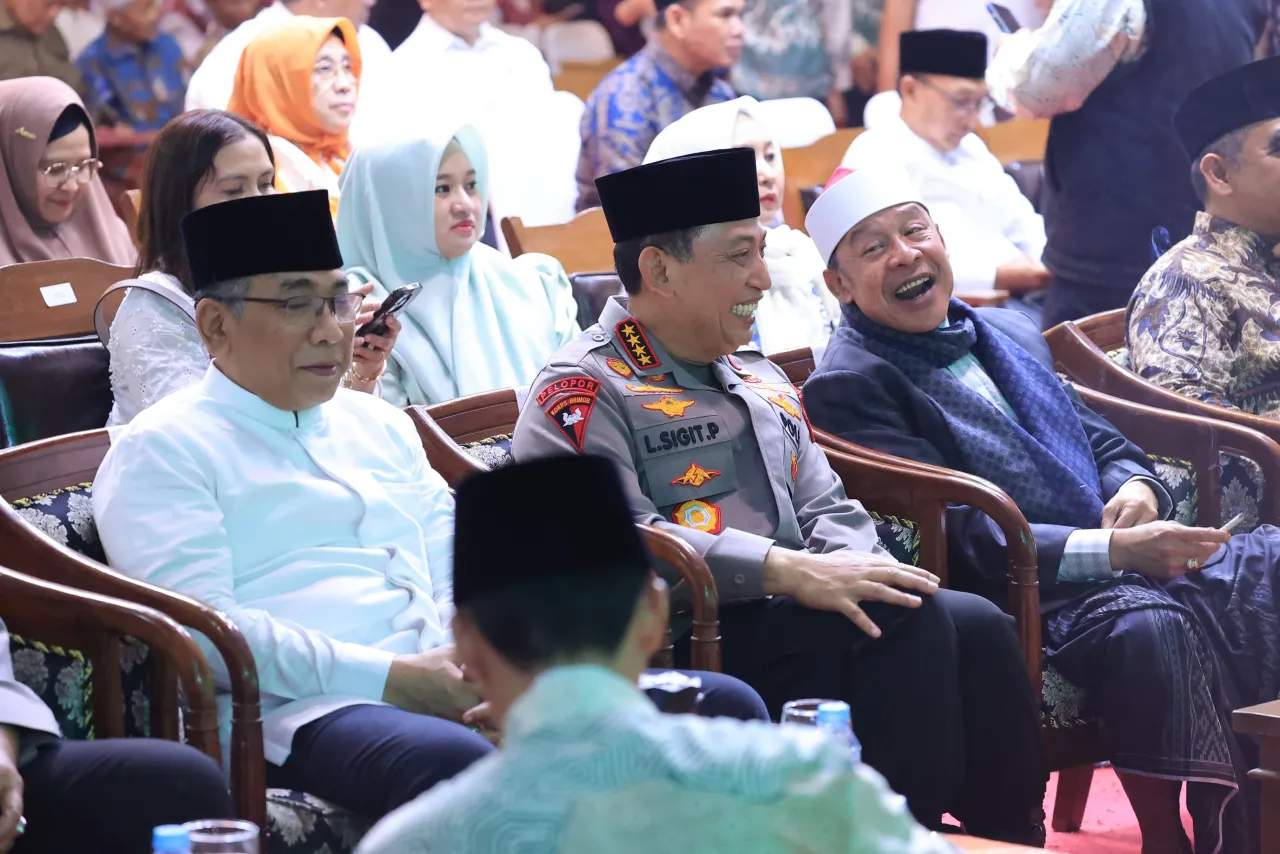 Kapolri Hadiri Haul Pondok Bubtet Pesantren di Cirebon, Ulama dan Polri saling Melengkapi