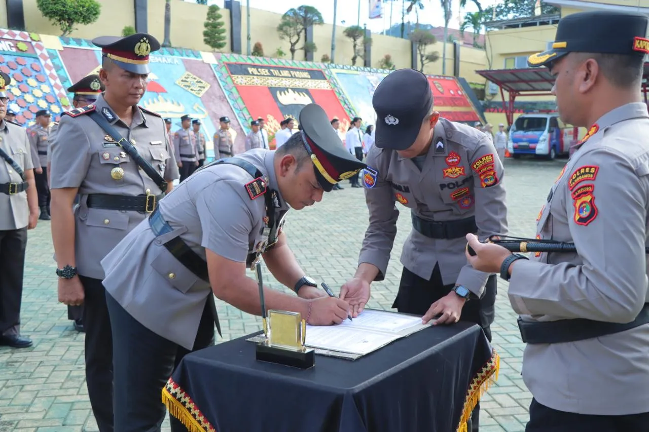 Kapolres Tanggamus Pimpin Penyerahan Jabatan Kabag SDM, Sertijab Kasat Lantas