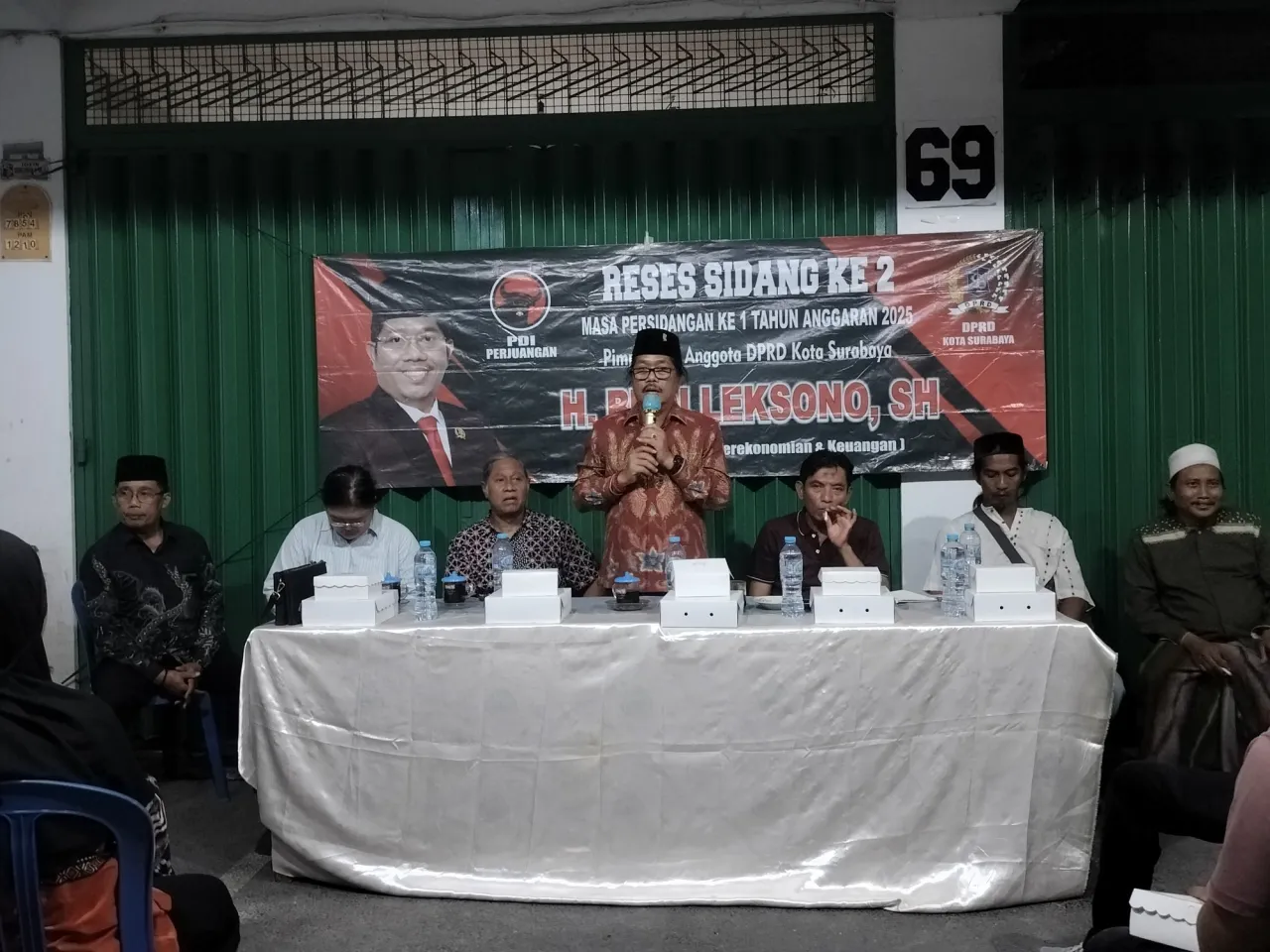 Budi Leksono Mendengarkan Keluhan Warga Wonorejo Surabaya Terkait Minimnya Informasi Program Disnaker Surabaya